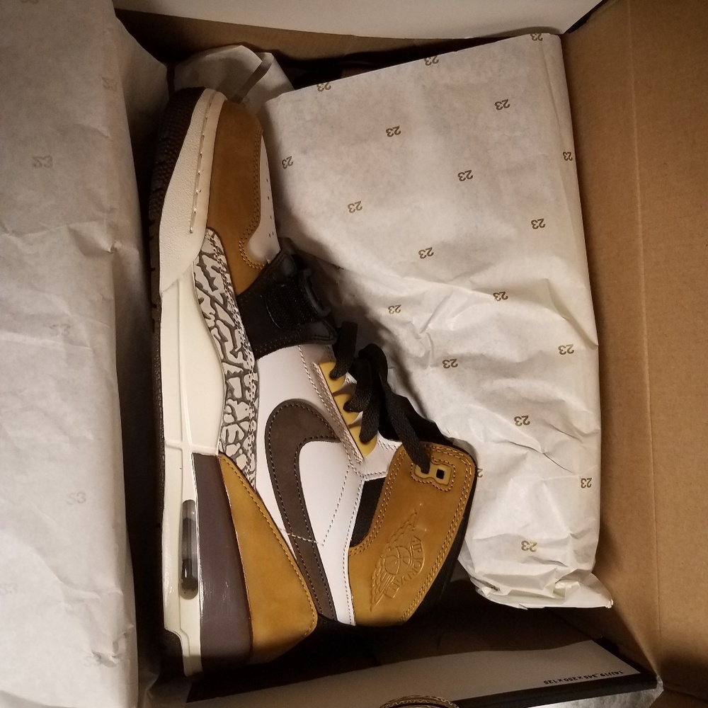 Nike Air Jordan Legacy 312 - NEW IN BOX